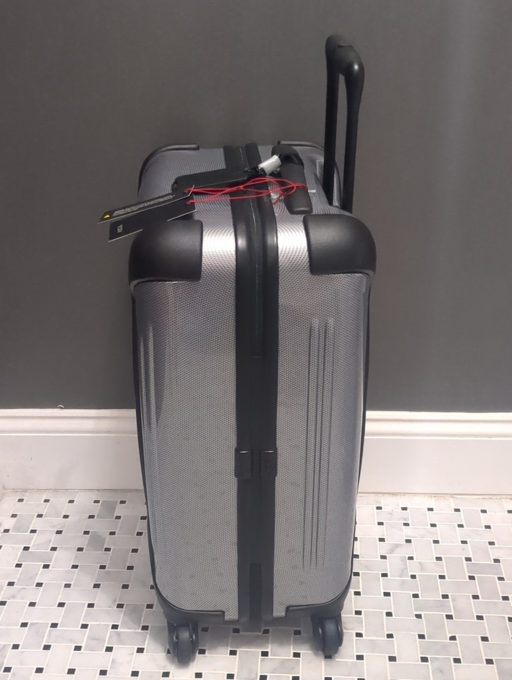 TUMI Vapor International 22" 4 WHEEL CARRY-ON Hardcase Silver. - Picture 5 of 11